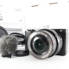【美品】《 ショット数417 回》SONY(ソニー) Vlog用カメラ レンズ交換式VLOGCAM APS-C ミラーレス一眼カメラ ZV-E10 パワーズームレンズキット(同梱レンズ:SELP1650) ウィンドスクリーン付属 ブラック