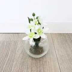 モダンテイスト ガラス花瓶 グラスアート ホワイト&ライトグリーン（造花付き） かわ畑貿易 （1308GAP011）1点