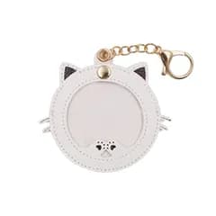 【新品】 缶バッジケース かわいい 猫型 缶バッジカバー PUレザー キーホルダー式 透明 かんばっじ保護 収納 コレクション ディスプレイ アニメグッズ 65mm バッジ 対応(65mm ホワイト)