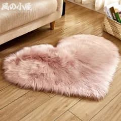 【数量限定】ラグ ハート フェイク ファー ふわふわ 小さめ 90cm x 70cm おしゃれ かわいい インテリア カーペット 絨毯 じゅうたん マット ソファ ベッドサイド 白 ピンク