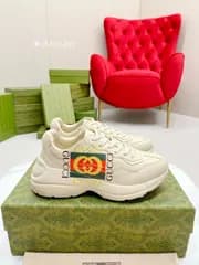 新製品  本日特価 美新品  GUCCI グッチ スニーカー