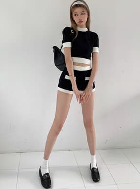 配色クロップド丈ニットトップス×ショートパンツセットアップ
