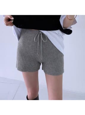 リブニットショートパンツ