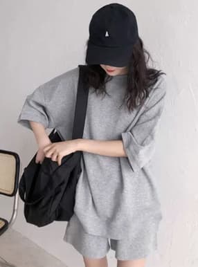 Tシャツ×ショートパンツセットアップ
