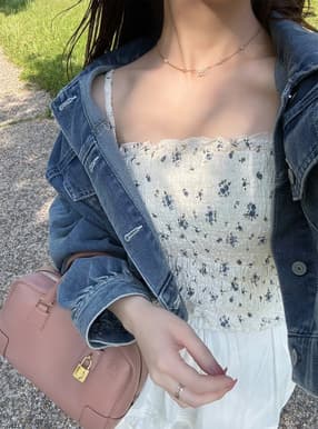 カップ付き花柄シャーリングキャミソール