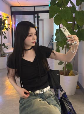 タイ付きVネックギャザートップス