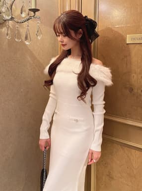 ファーオフショルダーニットワンピース