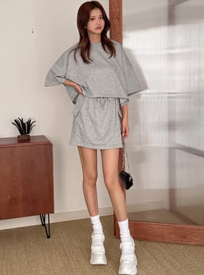 Tシャツ×カーゴミニスカート裏毛スウェットセットアップ