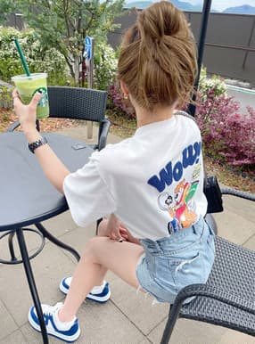 バックキャラクタープリントTシャツ