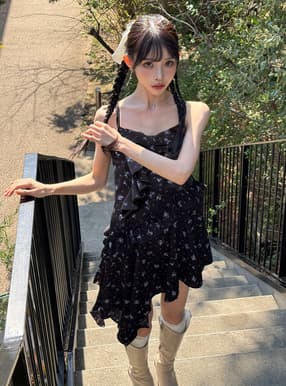 花柄フリルアシンメトリーキャミミニワンピース