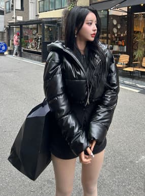 レザーショート丈フードブルゾン