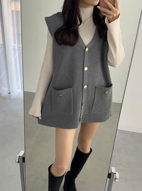 ゴールドボタンニットベスト