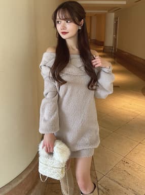 ケーブルオフショルダーシャギーニットワンピース