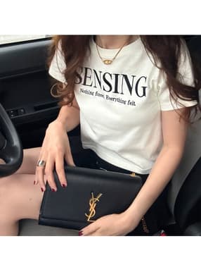 ロゴ刺繍Tシャツ