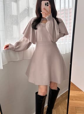 ケープ付きニットフレアミニワンピース