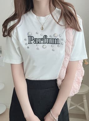 ロゴ刺繍パールビジューTシャツ