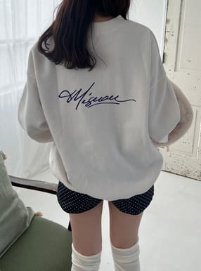 バックロゴ刺繍スウェットトップス