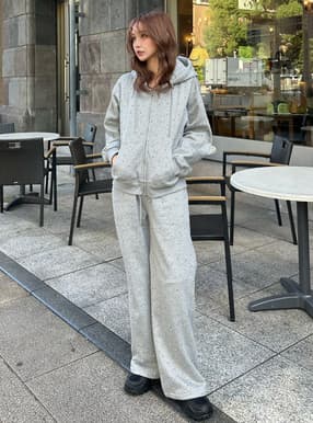 ラインストーンパーカー×ワイドパンツセットアップ