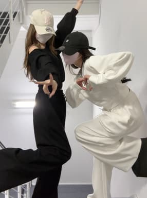 オフショルトップス×ワイドパンツセットアップ