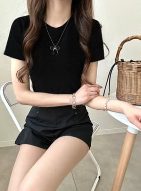 クルーネックショート丈Tシャツ