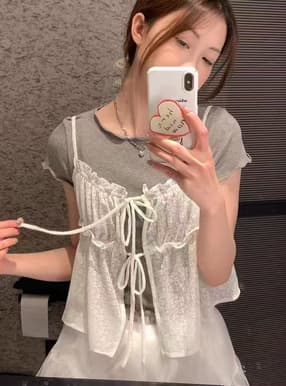 花柄レースビスチェ×Tシャツアンサンブル