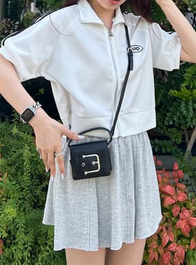 ロゴ刺繍配色サイドラインショート丈トップス