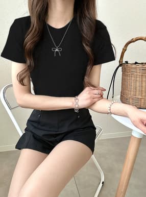 ショート丈Tシャツ