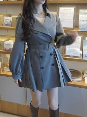 ベルト付きプリーツトレンチコート
