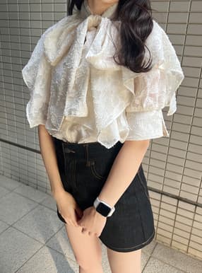 リボンタイケープ付花柄シアーブラウス