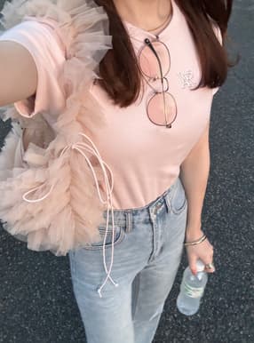ロゴ刺繍Tシャツ