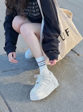 厚底スニーカー